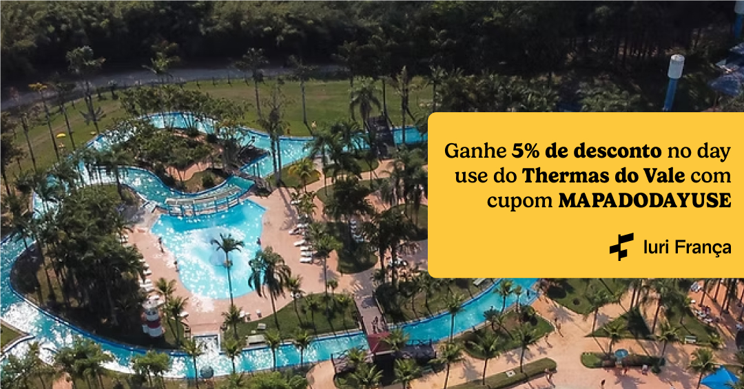 Imagem aerea das piscina do Thermas do Vale com o rio lento. No canto tem um destaque amarelo com o texto "Ganhe 5% de desconto no day use do Thermas do Vale com cupom MAPADODAYUSE"